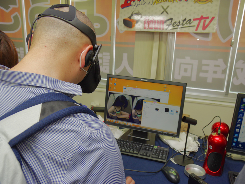 ブースではVRアダルト動画の視聴体験ができた