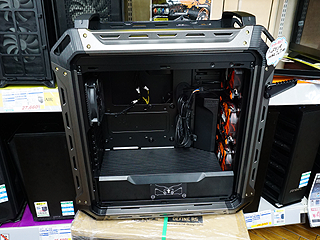 キーボード収納スペースを備えたゲーミングPCケースが発売