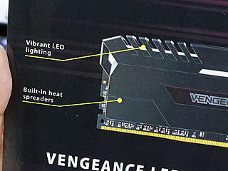 白色LED搭載のDDR4メモリがCorsairから登場、16GB×2枚セット - AKIBA