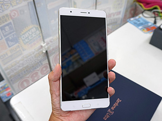 6.8型の大型スマホ「ZenFone 3 Ultra」が直輸入、税込7万円 - AKIBA PC