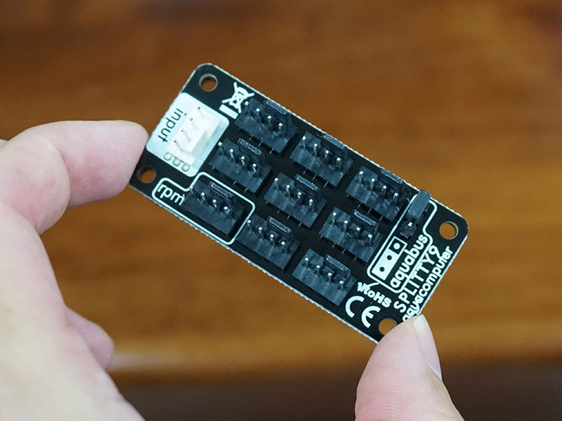 SPLITTY9 splitter for up to 9 fans or aquabus devices