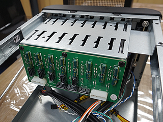 自作PC 2.5ベイ8個/CS280/OS無 自作PC 2.5ベイ8個/CS280/OS無（8基のホットスワップベイを備え