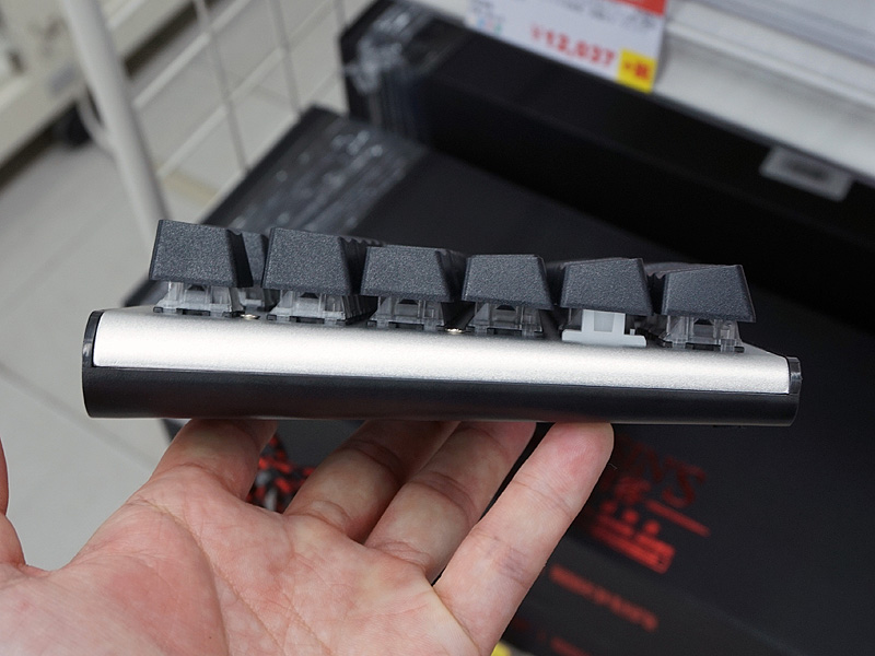 ホワイトモデルもラインナップ