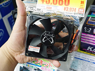 ASUSマザー用のファン増設ボードやタッチパネル式のファンコンなど