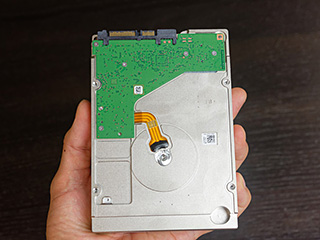 10TB HDDのギモン、実際に試して答えます！ NASで使えるの？1TB HDDと