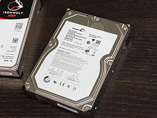 10TB HDDのギモン、実際に試して答えます！ NASで使えるの？1TB HDDと