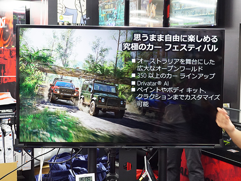 Forza Horizon 3はドリフトやカースタント的な「魅せるプレイ」をすることで高ポイントが得られるシステムになっているそう。従来のForzaシリーズ同様、車へのペイントやカスタムも楽しめる。