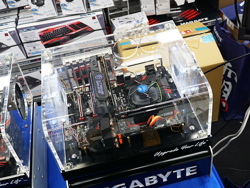 GIGABYTE製パーツで組まれたハイエンドPC