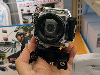 前後を同時に撮影できるアクションカメラがサンコーから登場 - AKIBA 