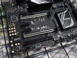 AMD FXはまだ終わらない！カーボンデザインの970マザーがMSIから