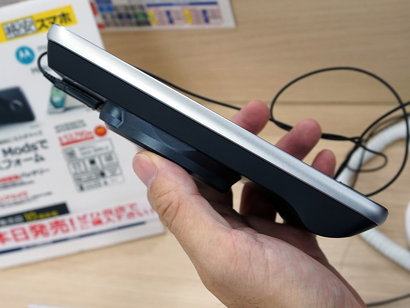 カメラユニットを搭載したMoto Z Play