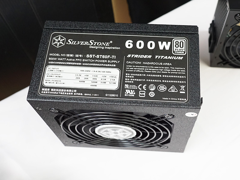 600Wの80 PLUS TITANIUM電源「SST-ST60F-TI」