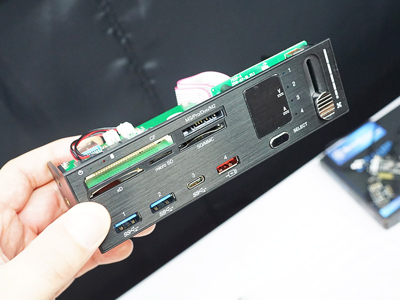 USB 3.1コネクタやファンコンなどを備えた5インチベイパネル「FP59」