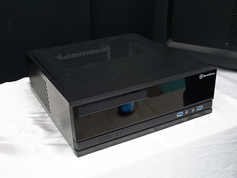 HTPC向けのMini-ITXケース「ML10」