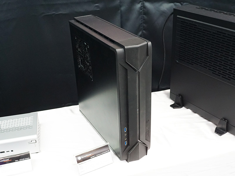 Mini-ITXケースの「RVZ03」