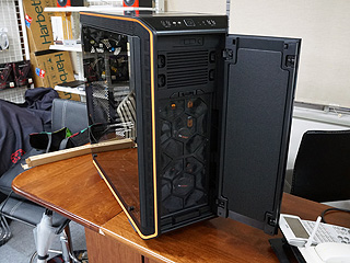 内部レイアウトが変更できる大型ケース「Dark Base Pro 900」が発売