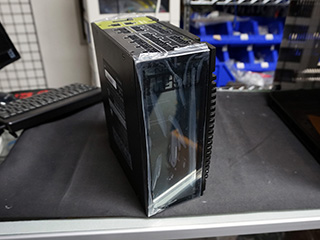 オフロードバイクをモチーフにした高級ケース「D-Frame 2.0」に新色