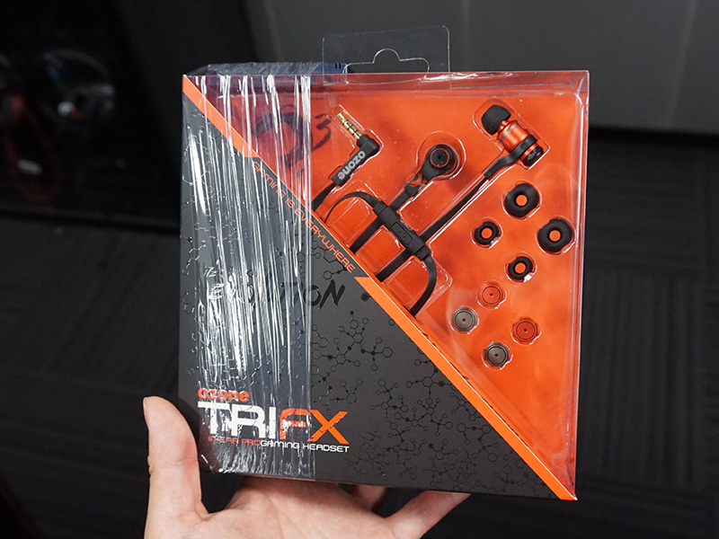 TRIFX IN-EAR HEADSET（OZTRIFX）