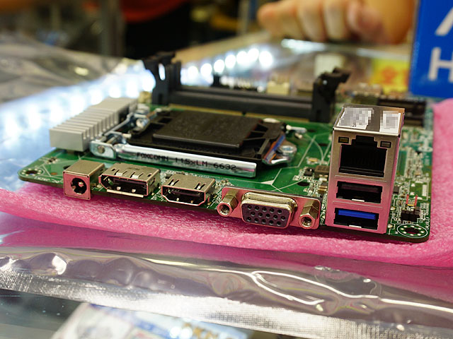ASRockから「Intelっぽいパッケージ」のMini-STXマザーが登場 - AKIBA