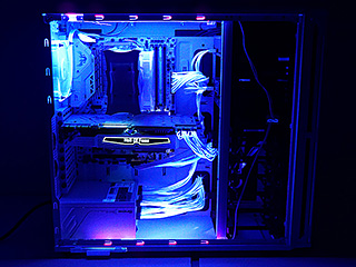 ブラックライトでPCをデコ、派手になり過ぎないクールなPCを組んでみた