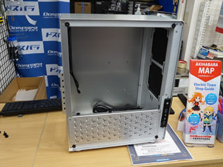 強化ガラス採用で1万円切り、安価な“魅せる”PCケースがJONSBOから登場