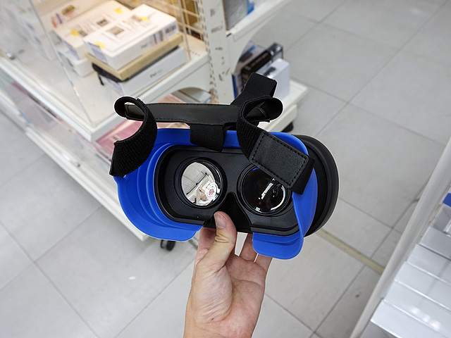 専用ケース付きで実売1,999円、折り畳み式VRゴーグルが上海問屋から