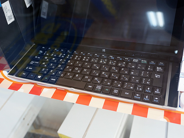 スライドキーボード採用のWindows PCが税込27,800円でセール中 （取材