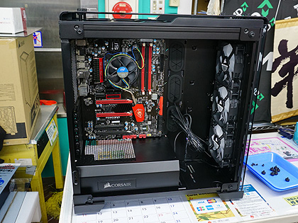 重量は約11kg、4面ガラス張りのPCケース「570X RGB」がCorsairから登場