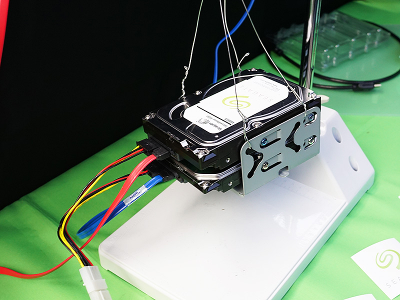 上がRVセンサー搭載HDD