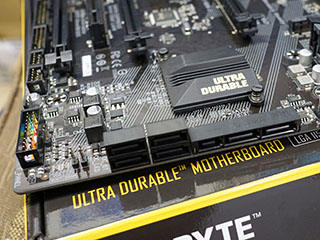 GIGABYTEのKaby Lake-Sマザーは7製品、発光機能付きゲーミングモデル