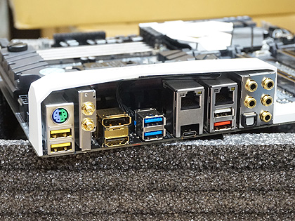 多彩な発光機能を備えたハイエンドマザー「GA-Z270X-Gaming 9」が発売