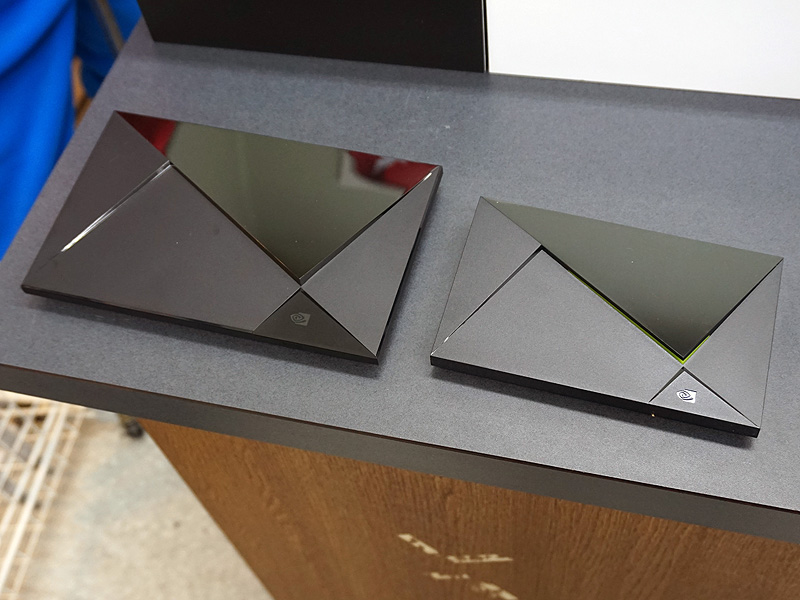 左がSHIELD PRO、右がSHIELD