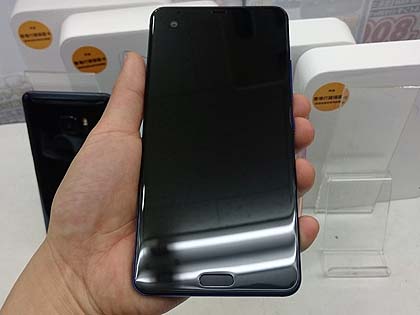 デュアルディスプレイ仕様の「HTC U Ultra」が直輸入 - AKIBA PC Hotline!