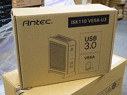 VESAマウントに装着できるAntec製Mini-ITXケースにUSB 3.0対応モデル