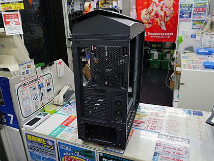 Aura Sync対応のゲーミングケース「Noctis 450 ROG」が発売