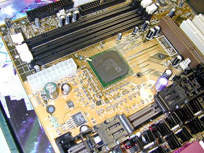 初の対応モデルは不具合で出荷停止に、Athlonを支えたSlot Aマザーたち