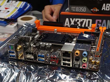GIGABYTE B250N-PHOENIX WIFI マザーボード GA-B250N Phoenix-WIFI (rev. 1.0) 主な特徴 | マザーボード