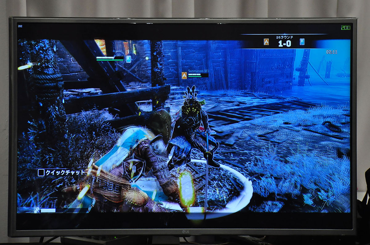 2人ともまだそこまで慣れていないという最新タイトル「For Honor」で対決