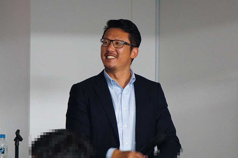 製品のポイントを解説したASRockのChris氏