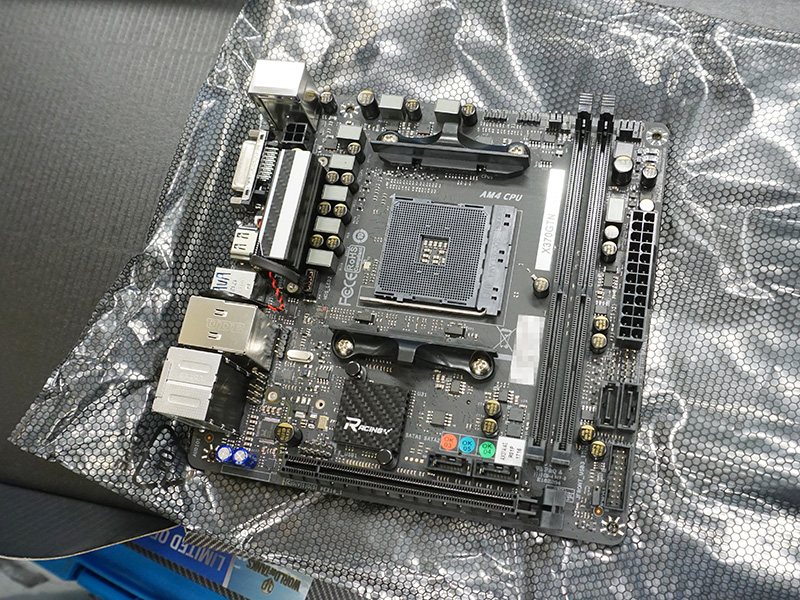 Mini-ITXの「X370GTN」