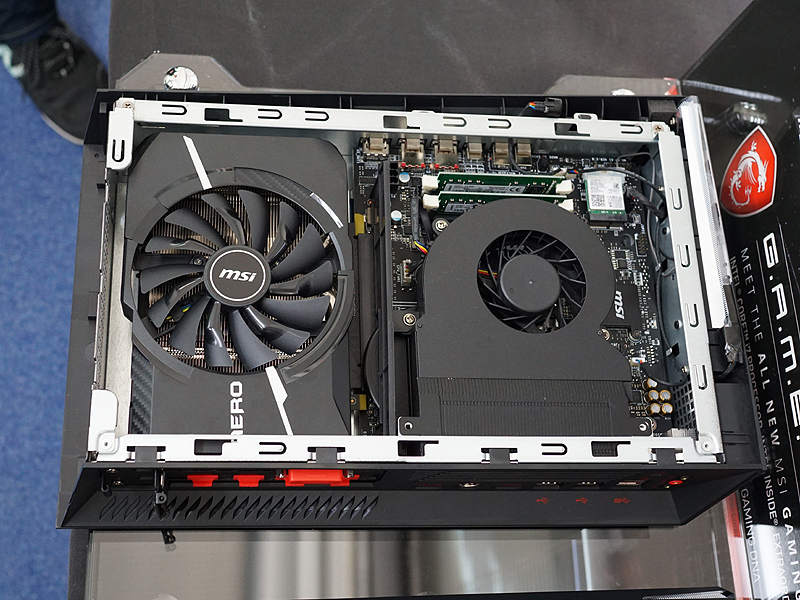 発表会で参考展示されたGeForce GTX 1070搭載モデルの内部