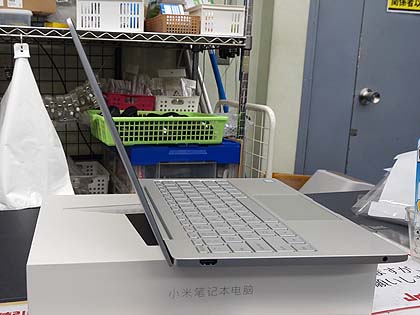 MacBook Airそっくりな中華ノートPC「Mi Notebook Air 12」が