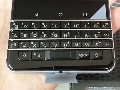 QWERTYキーボード搭載の最新BlackBerry「KEYone」が直輸入