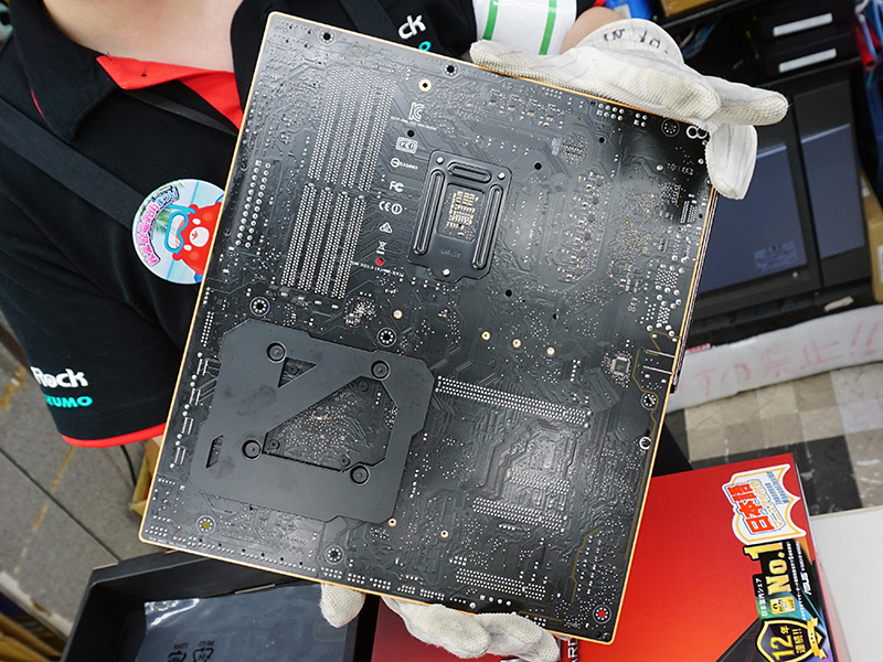 マザーボード裏面