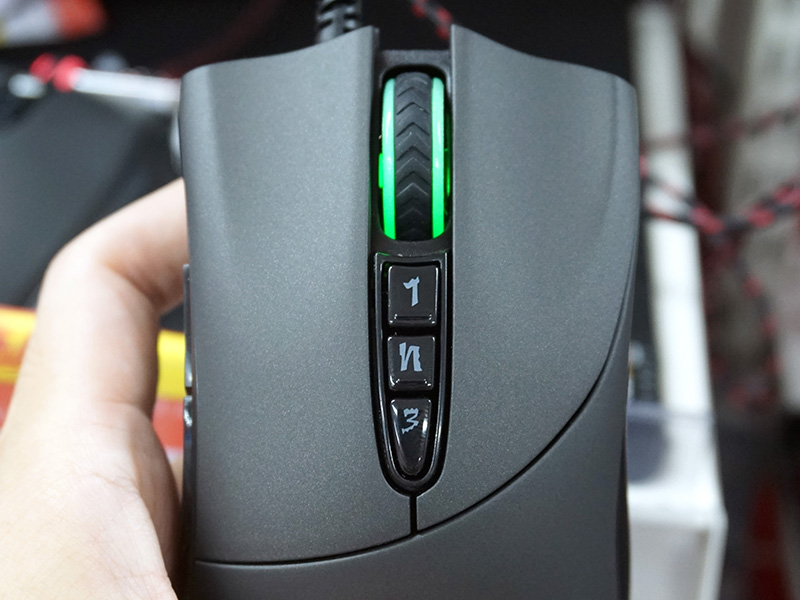 FPS向けのシューティングボタン