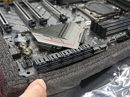 Core X対応のハイエンドマザー「Fatal1ty X299 Professional Gaming i9