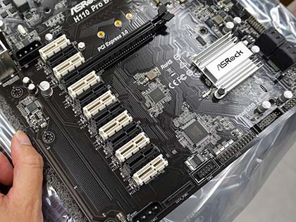 PCIe x1を13基も搭載！ASRockの“変態マザー”が販売開始 - AKIBA PC