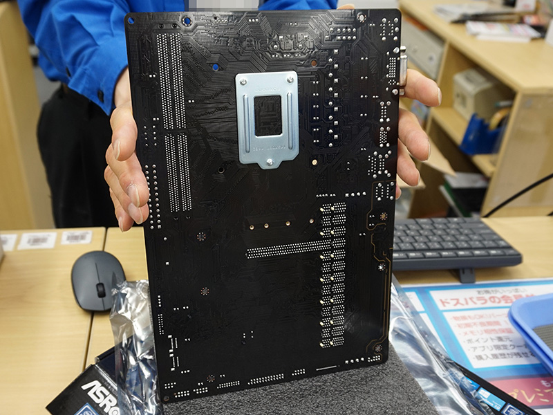 マザーボード裏面