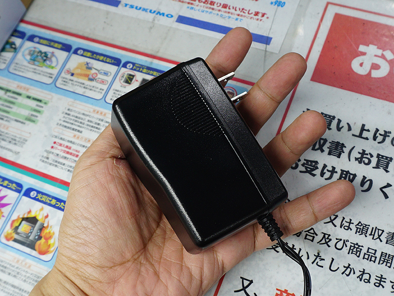 付属のACアダプタ