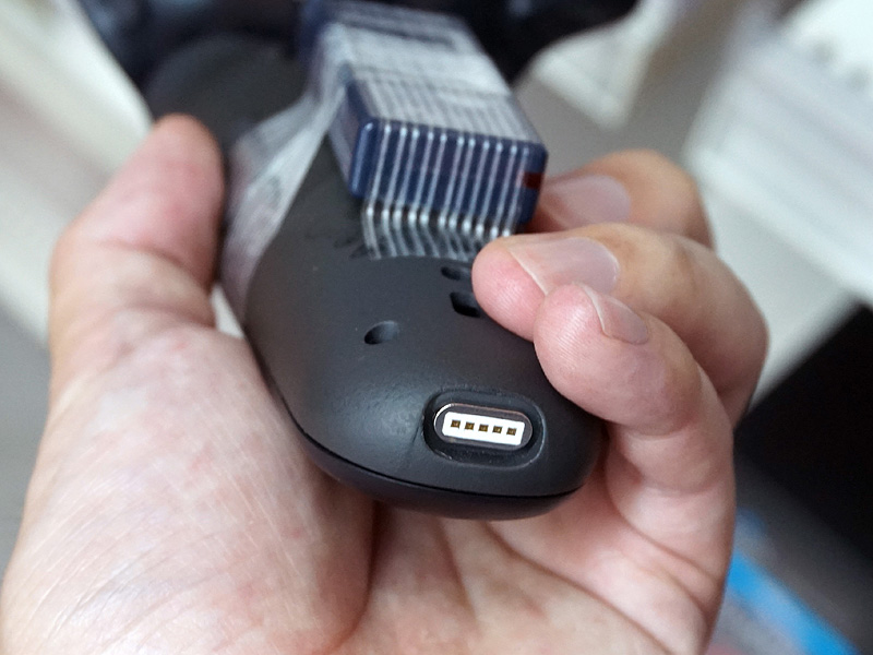 コントローラーに装着してもほとんど出っ張らない